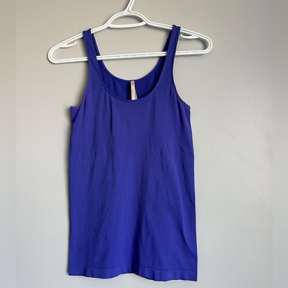 Aritzia Babaton Contour Tank Top